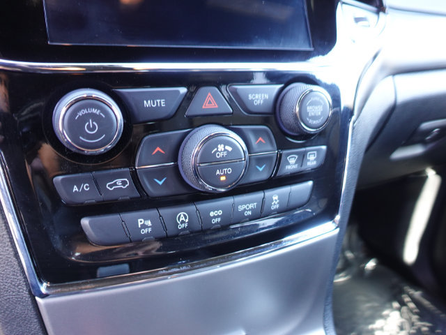 Used 2019 Jeep Grand Cherokee Altitude AWD/4WD image 18