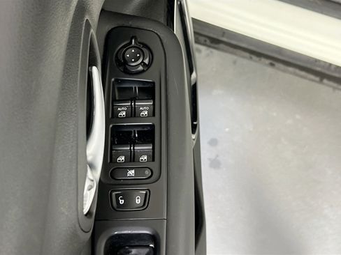 Used 2022 Jeep Renegade Altitude image 18