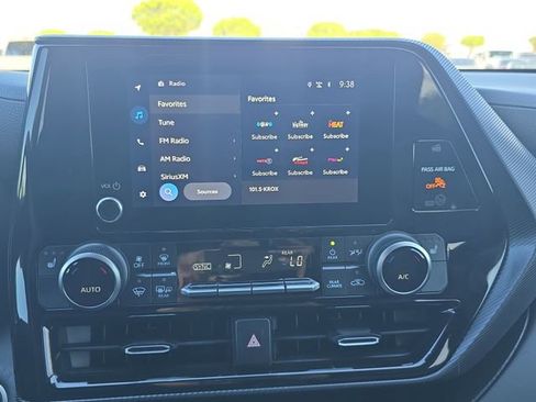 Used 2024 Toyota Highlander XSE image 22