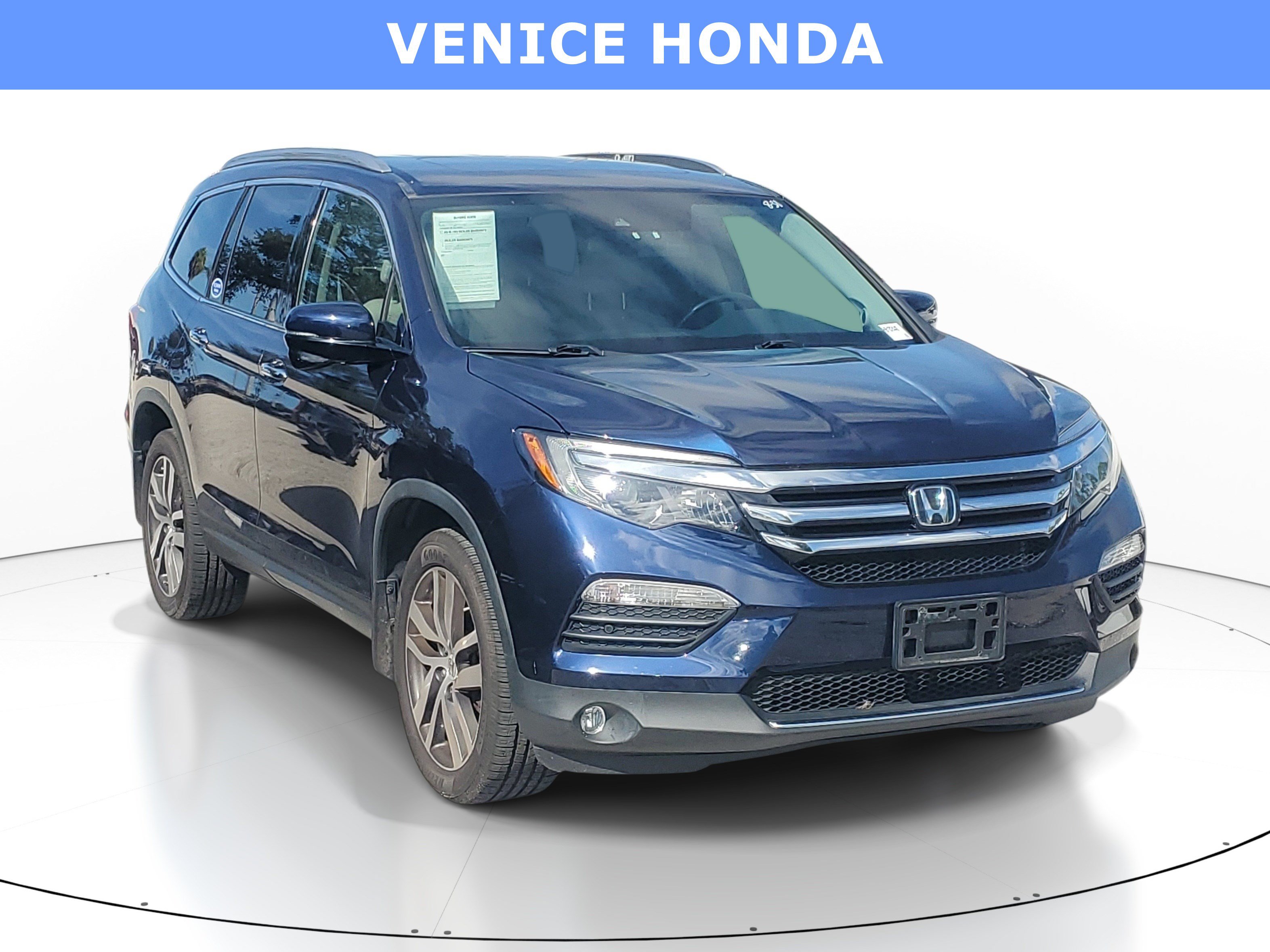 Used 2017 Honda Pilot Touring image 1