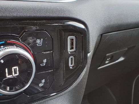 New 2026 GMC Sierra 1500 SLT image 8