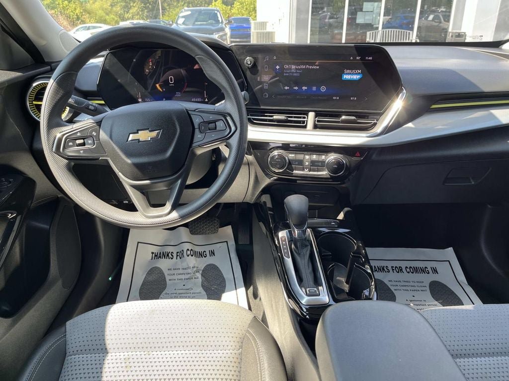 Used 2025 Chevrolet Trax LT FWD image 12