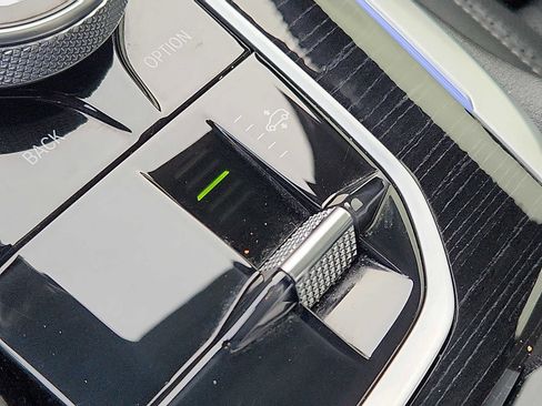 Certified 2023 BMW X7 xDrive40i w/ Executive Package image 25