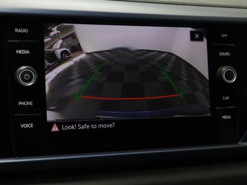 Used 2023 Volkswagen Taos SE image 9