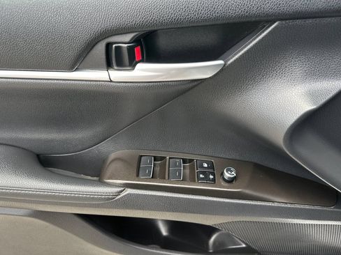 Used 2024 Toyota Camry XSE FWD image 11