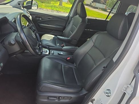 Used 2022 Honda Pilot Touring image 12