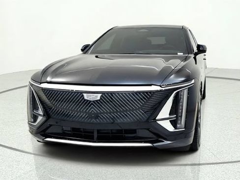 Used 2024 Cadillac Lyriq Luxury AWD/4WD image 2
