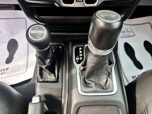 Used 2023 Jeep Wrangler Unlimited Sahara AWD/4WD image 17