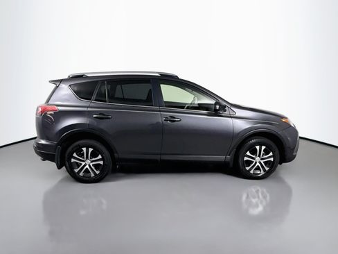 Used 2017 Toyota RAV4 LE FWD image 8