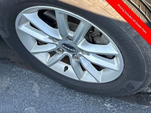 Used 2019 Dodge Grand Caravan SXT FWD image 2