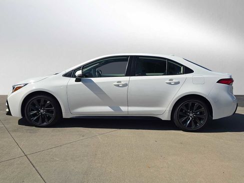 Certified 2025 Toyota Corolla SE w/ SE Premium Package FWD image 6