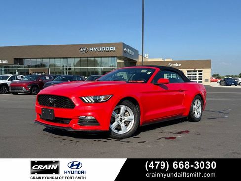 Used 2016 Ford Mustang Convertible RWD image 1