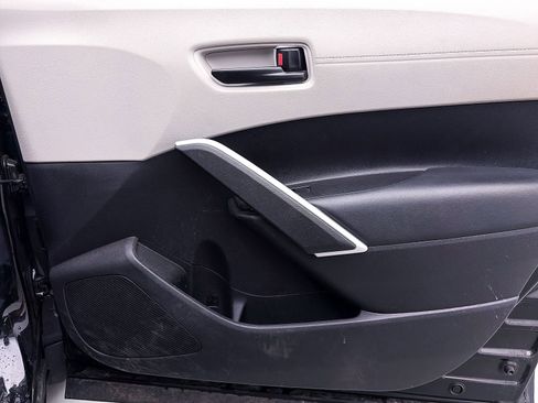 Used 2025 Toyota Corolla Cross L FWD image 29