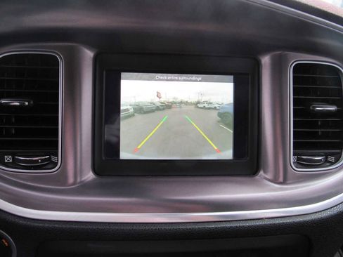 Used 2019 Dodge Charger SXT image 14