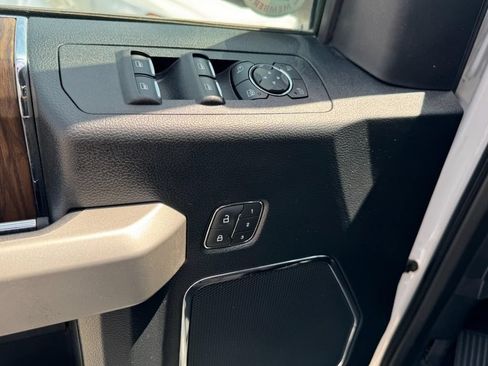 Used 2019 Ford F150 Lariat w/ Equipment Group 502A Luxury AWD/4WD image 15