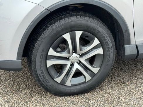 Used 2018 Toyota RAV4 LE image 3