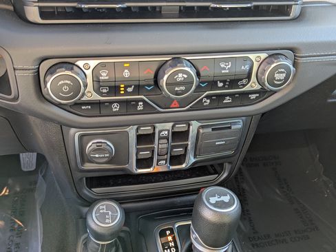 Used 2024 Jeep Wrangler Sahara w/ Safety Group image 21