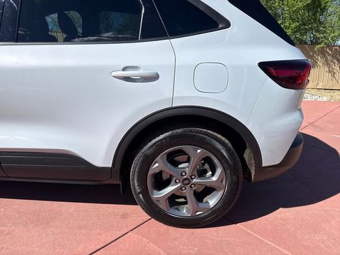 Certified 2025 Ford Escape ST-Line Select AWD/4WD image 33