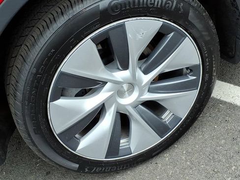 Used 2023 Tesla Model Y Long Range AWD/4WD image 6