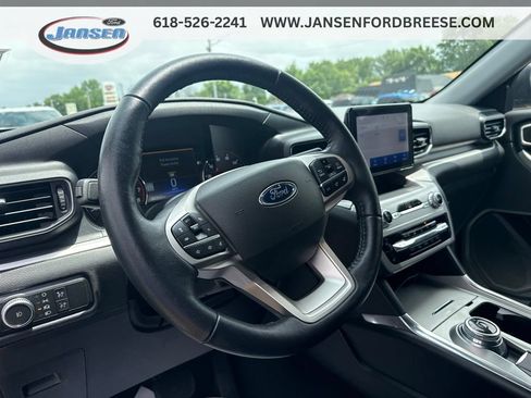 Used 2022 Ford Explorer XLT w/ Equipment Group 202A AWD/4WD image 13