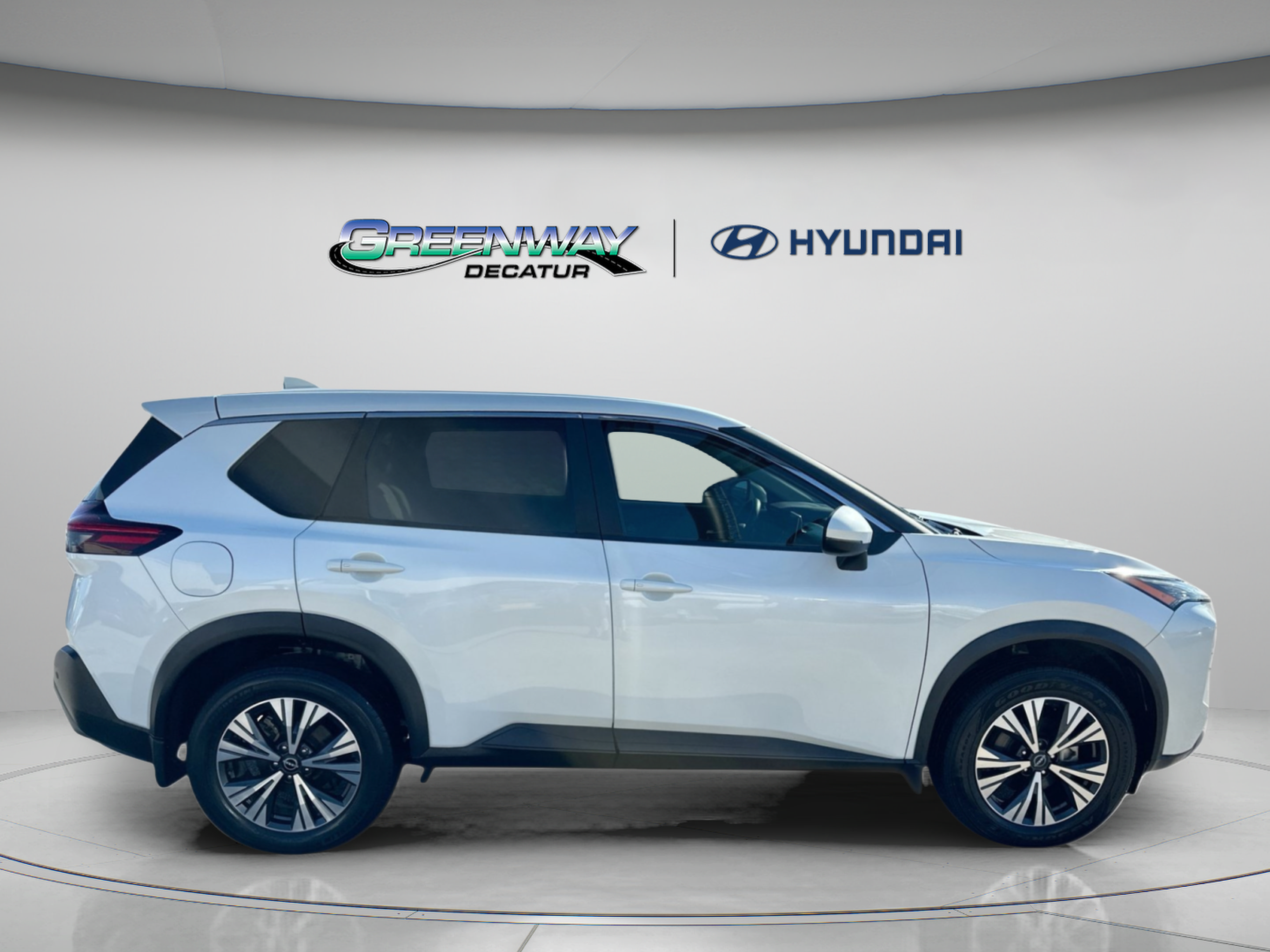 Used 2023 Nissan Rogue SV FWD image 9