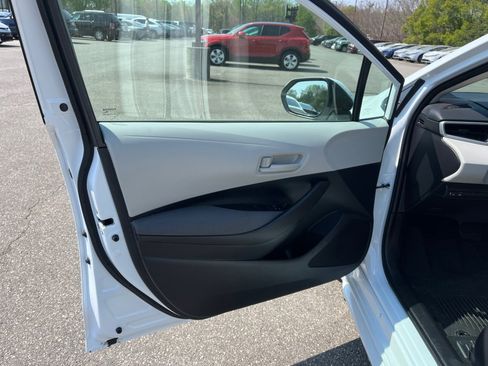 Certified 2026 Toyota Corolla LE image 30