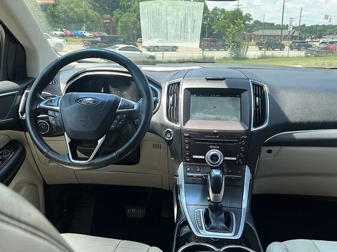 Used 2018 Ford Edge Titanium w/ Equipment Group 301A FWD image 11