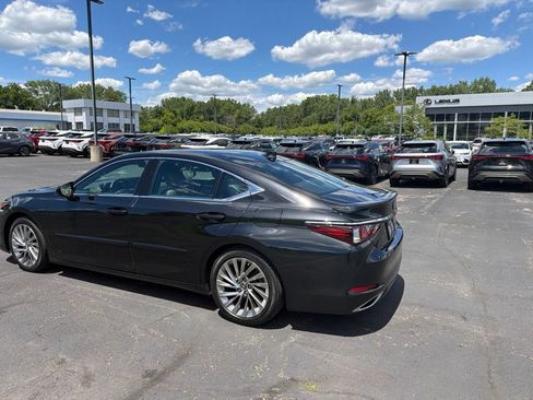 Used 2022 Lexus ES 350 Ultra Luxury w/ Accessory Package 2 FWD image 45