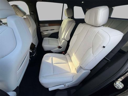 New 2026 Cadillac Vistiq Luxury image 13