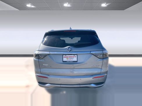 Used 2023 Buick Enclave Avenir image 9