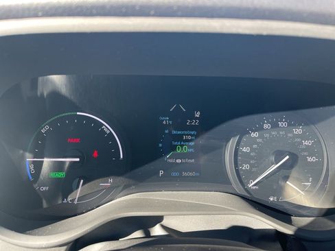 Used 2024 Toyota Sienna LE image 26