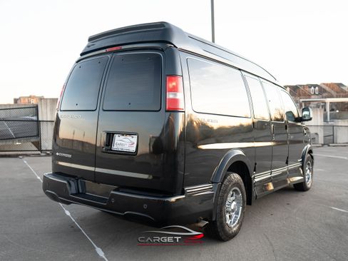 Used 2017 Chevrolet Express 2500 image 7