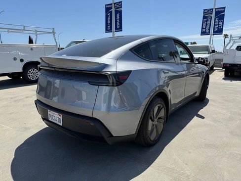 Used 2026 Tesla Model Y Long Range AWD/4WD image 9