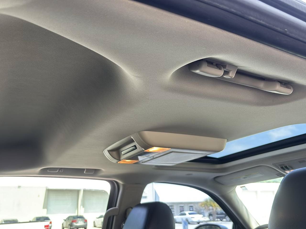 Used 2011 Chevrolet Avalanche LTZ AWD/4WD image 30