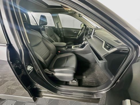 Used 2020 Toyota RAV4 XLE Premium FWD image 31