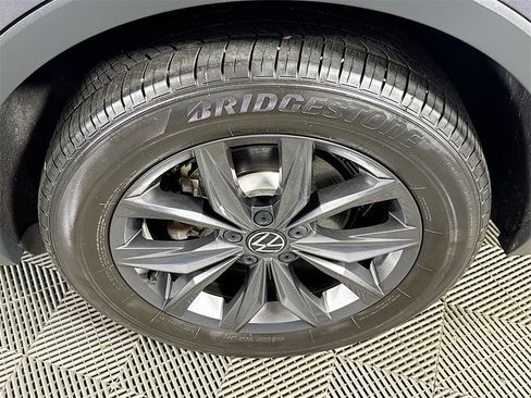 Used 2023 Volkswagen Tiguan SE image 30