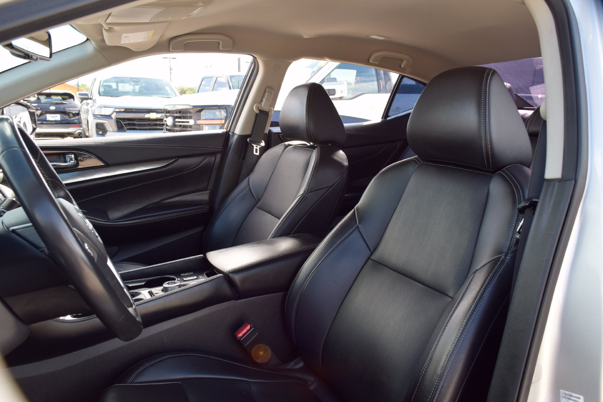 Used 2023 Nissan Maxima SV w/ Floor Mat Group FWD image 16