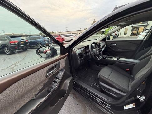 Used 2021 Nissan Rogue SV FWD image 18