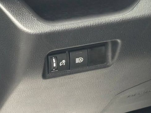 Used 2025 Toyota RAV4 XLE AWD/4WD image 18