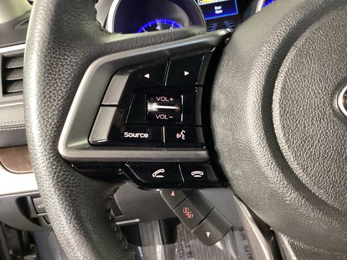 Used 2018 Subaru Outback 2.5i Limited AWD/4WD image 23