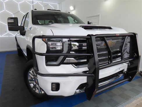 Used 2024 Chevrolet Silverado 2500 High Country w/ Technology Package AWD/4WD image 2