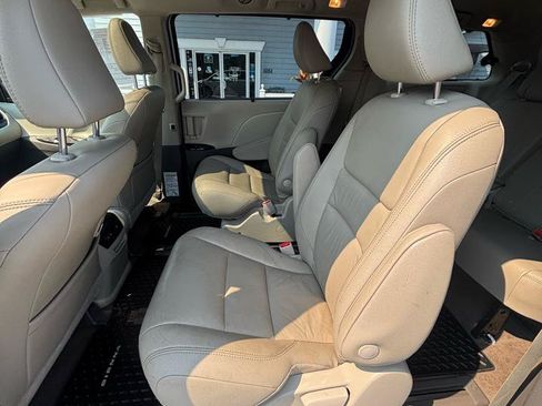 Used 2019 Toyota Sienna AWD image 23