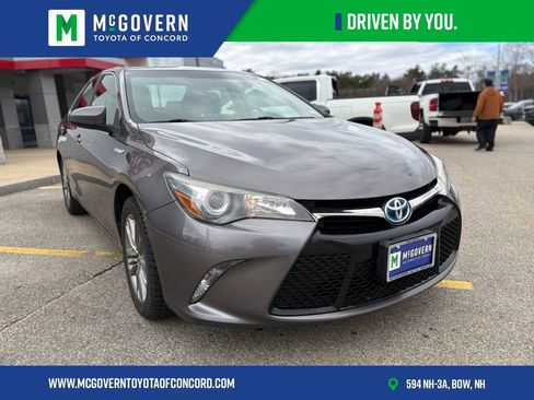 Used 2017 Toyota Camry SE w/ Moonroof Package image 7