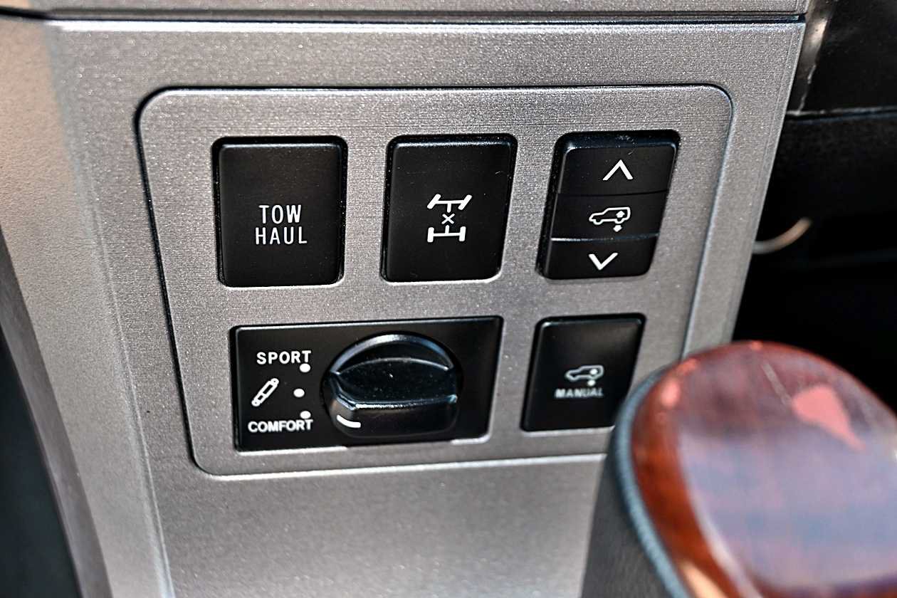 Used 2013 Toyota Sequoia Platinum AWD/4WD image 35