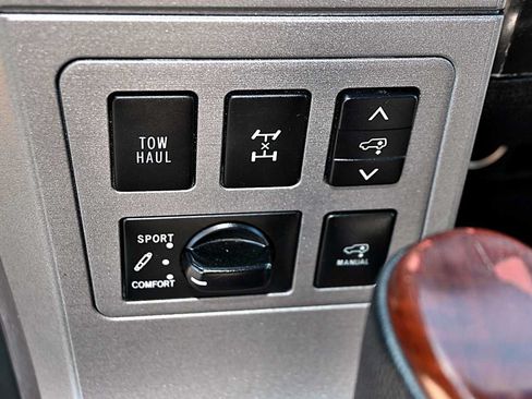 Used 2013 Toyota Sequoia Platinum AWD/4WD image 35