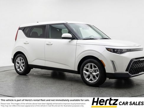Used 2025 Kia Soul LX w/ LX Technology Package FWD image 1