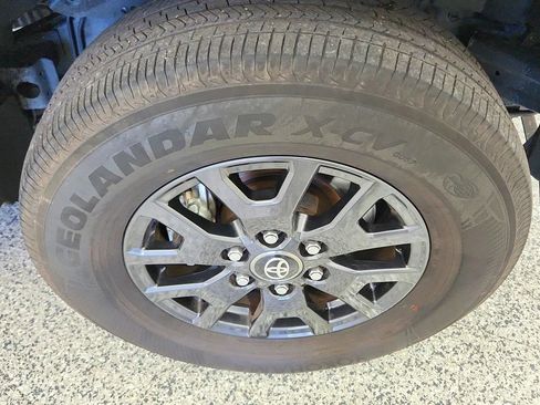 Used 2025 Toyota 4Runner SR5 AWD/4WD image 30