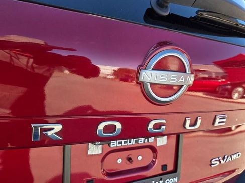 Used 2023 Nissan Rogue SV image 14