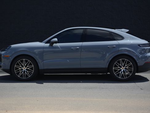 Certified 2026 Porsche Cayenne Coupe AWD/4WD image 2