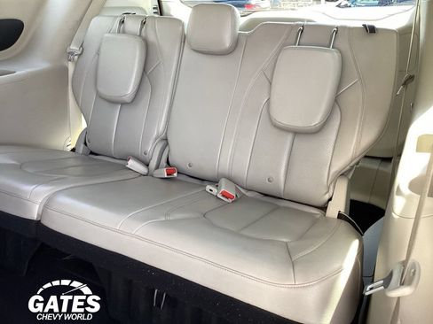 Used 2021 Chrysler Pacifica Touring-L FWD image 16
